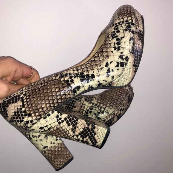 Kenneth Cole Reaction block heels size 8 - Picture 5 of 8